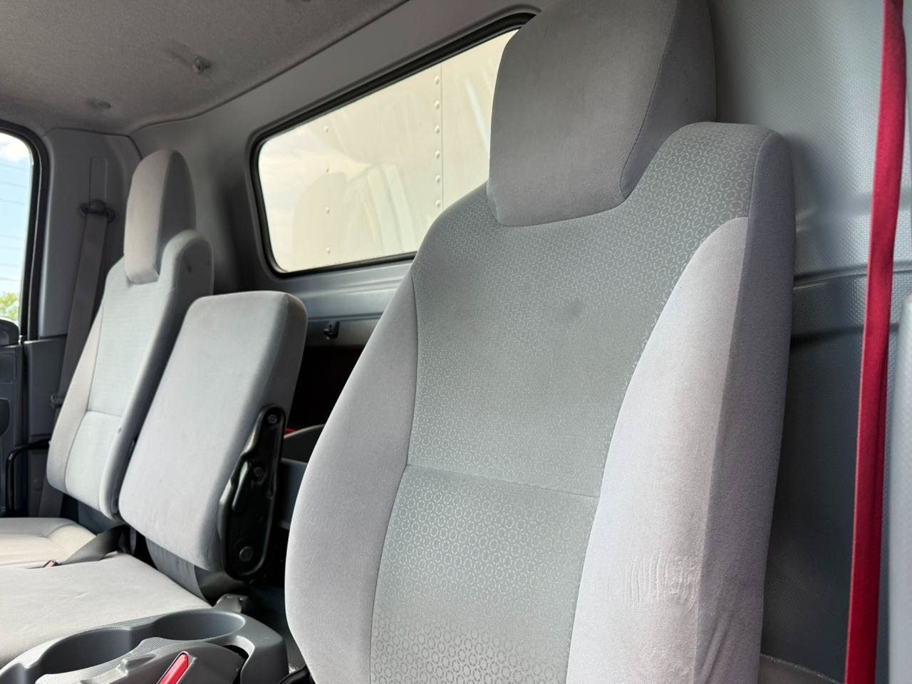 Used 2019 Isuzu NPR RWD image 24