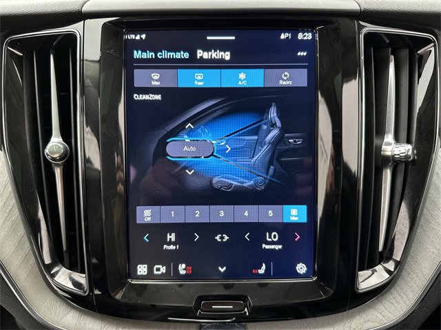 Used 2025 Volvo XC60 B5 Plus image 19