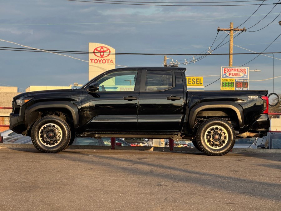 Used 2024 Toyota Tacoma TRD Off-Road AWD/4WD image 8