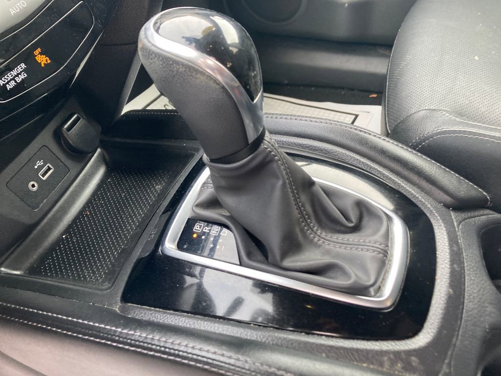 Used 2018 Nissan Rogue SL w/ Premium Package image 28