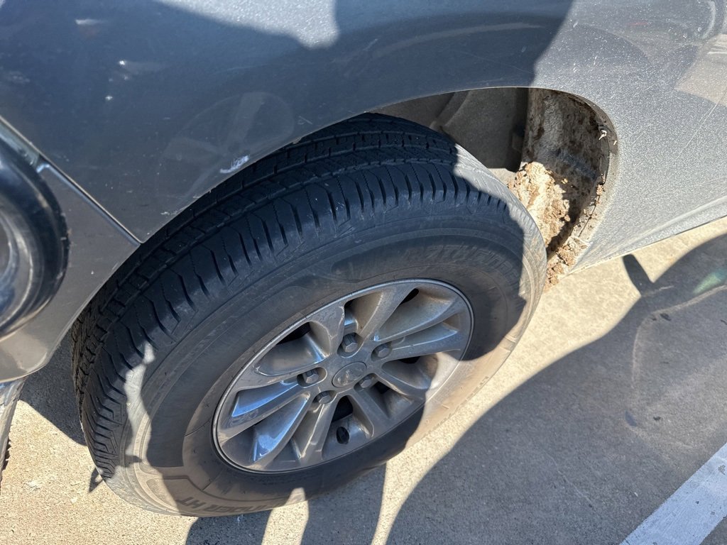 Used 2013 RAM 1500 Classic SLT image 2