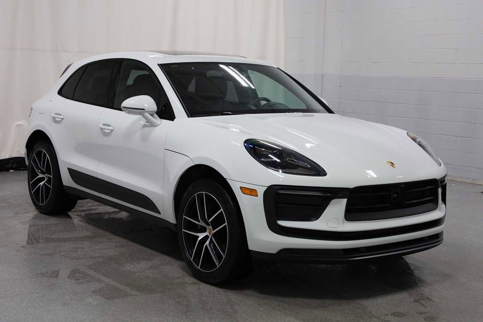 Certified 2025 Porsche Macan image 13