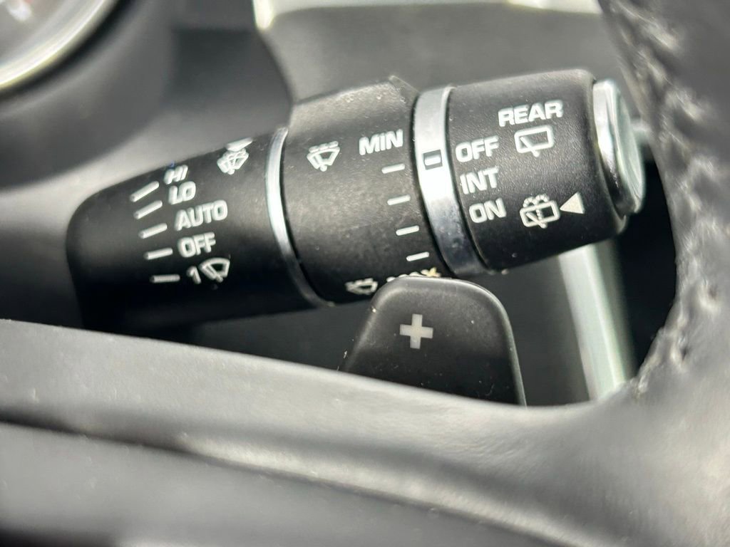 Used 2017 Land Rover Range Rover Evoque SE Premium image 31