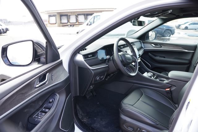 New 2026 Jeep Grand Cherokee Limited w/ Limited Altitude Package AWD/4WD image 12
