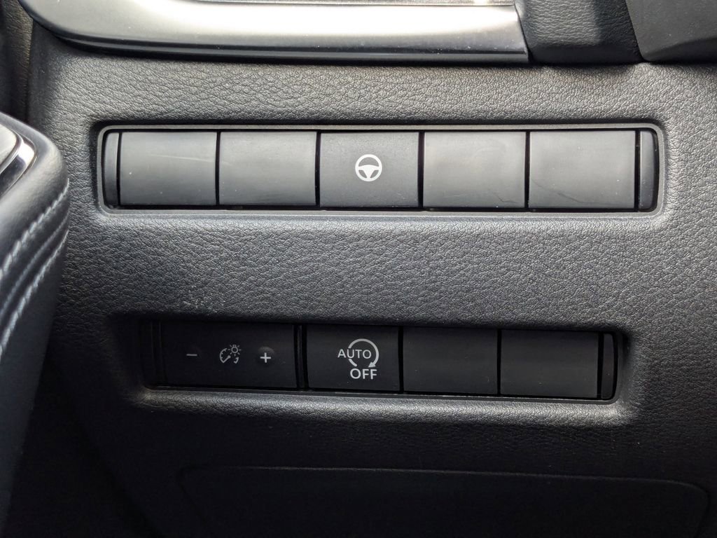 Used 2023 Nissan Rogue SV image 29