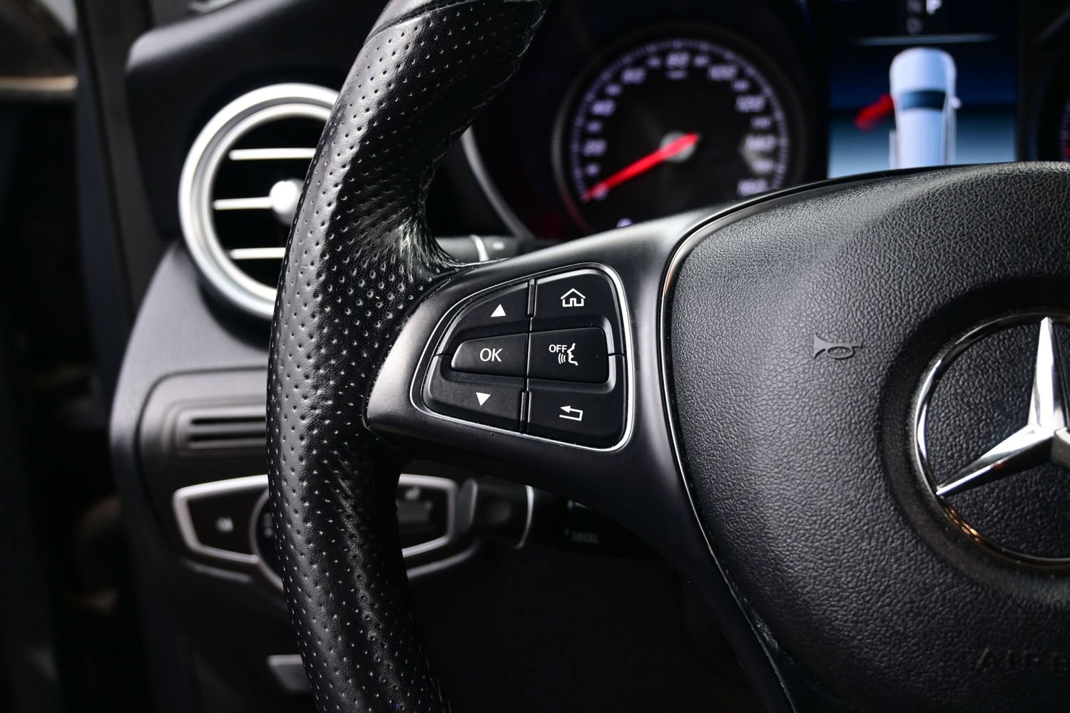 Used 2019 Mercedes-Benz GLC 300 4MATIC image 25