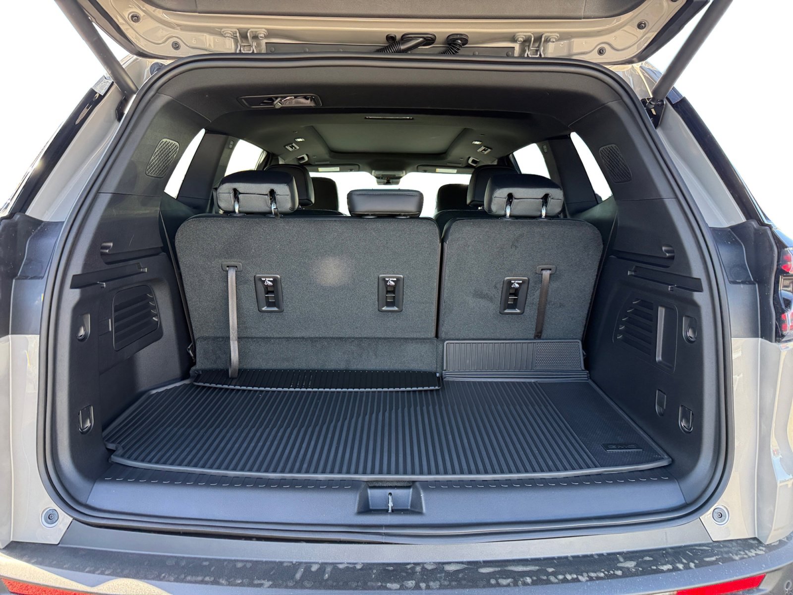 New 2026 GMC Acadia AT4 w/ Luxury Package image 17