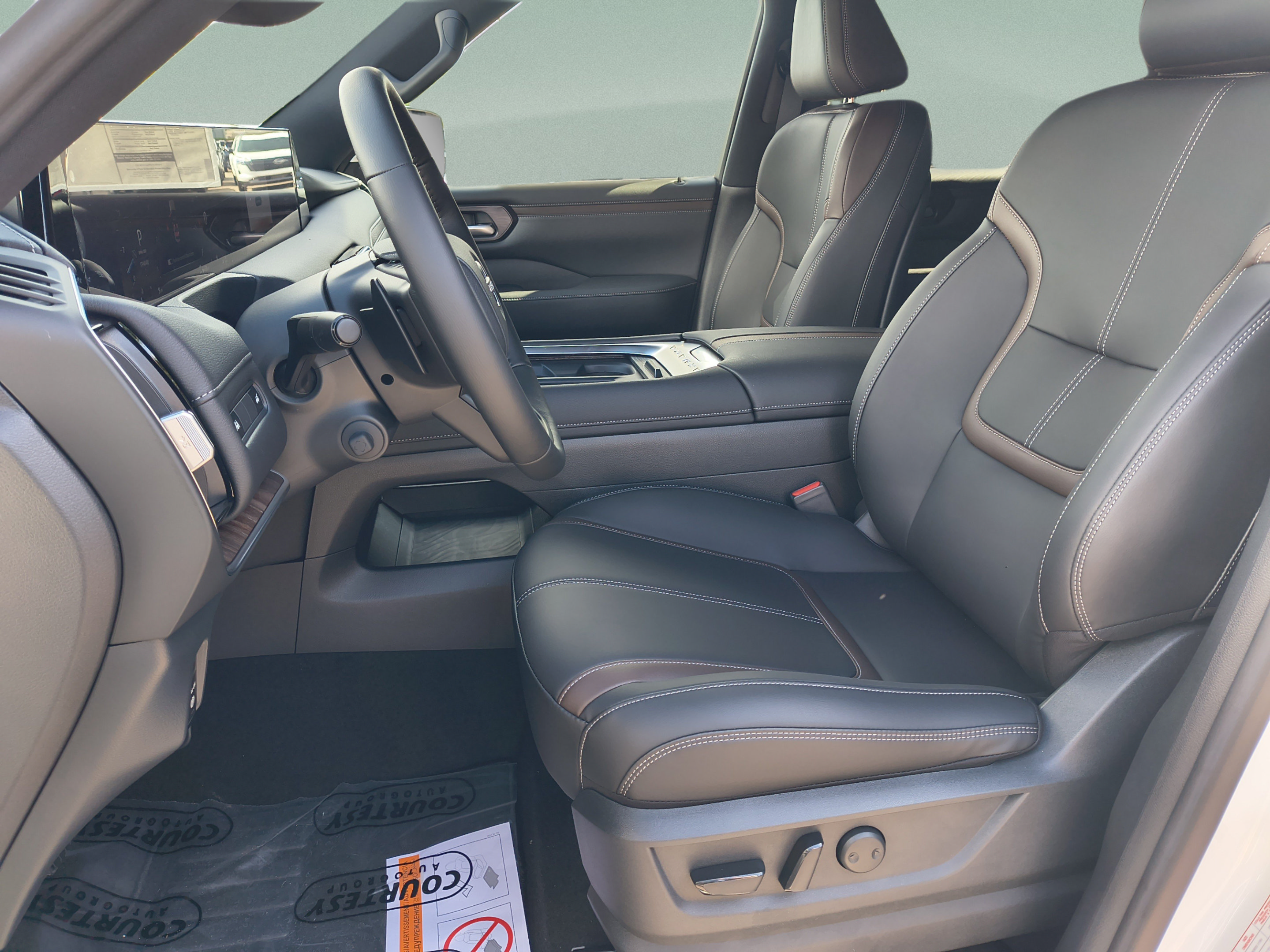 New 2026 Nissan Armada SL w/ Captain's Chari Seat Package AWD/4WD image 22