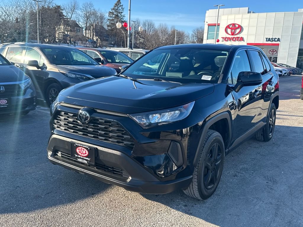 Used 2022 Toyota RAV4 LE image 3