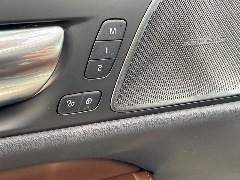 New 2026 Volvo V60 B5 Cross Country Ultra w/ Climate Package image 10