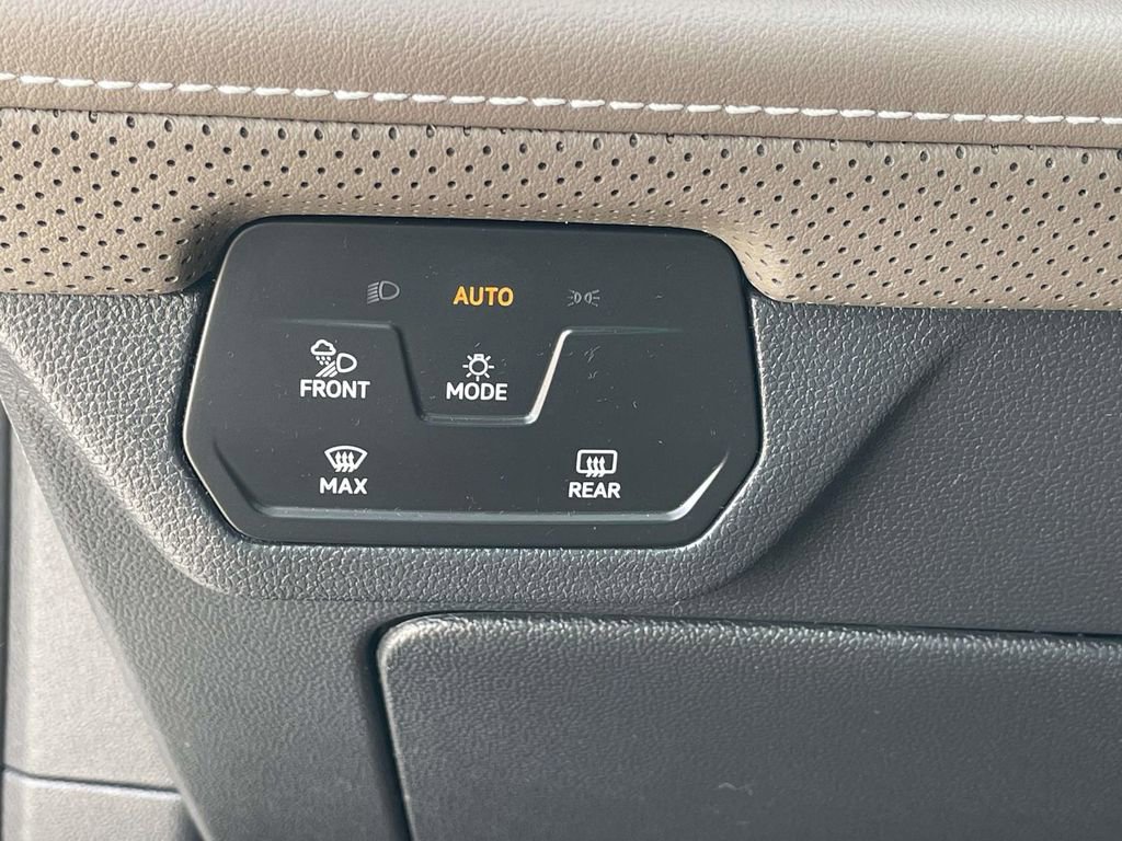 Certified 2024 Volkswagen Atlas SEL AWD/4WD image 21