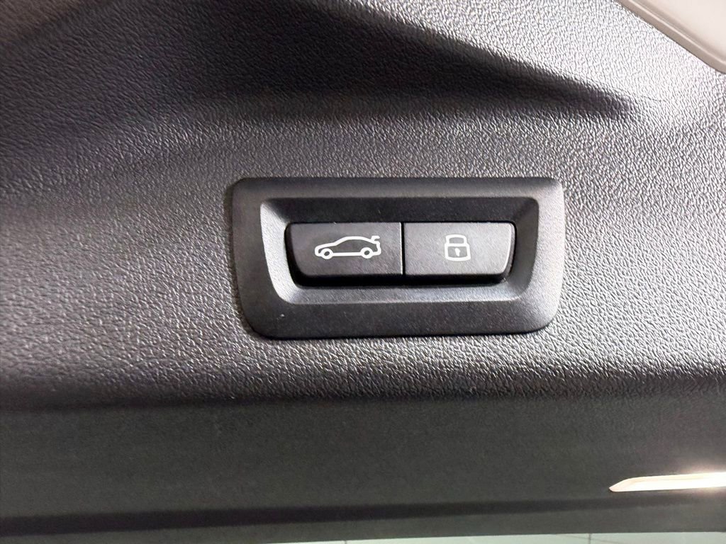 Used 2025 BMW X5 xDrive50e AWD/4WD image 29
