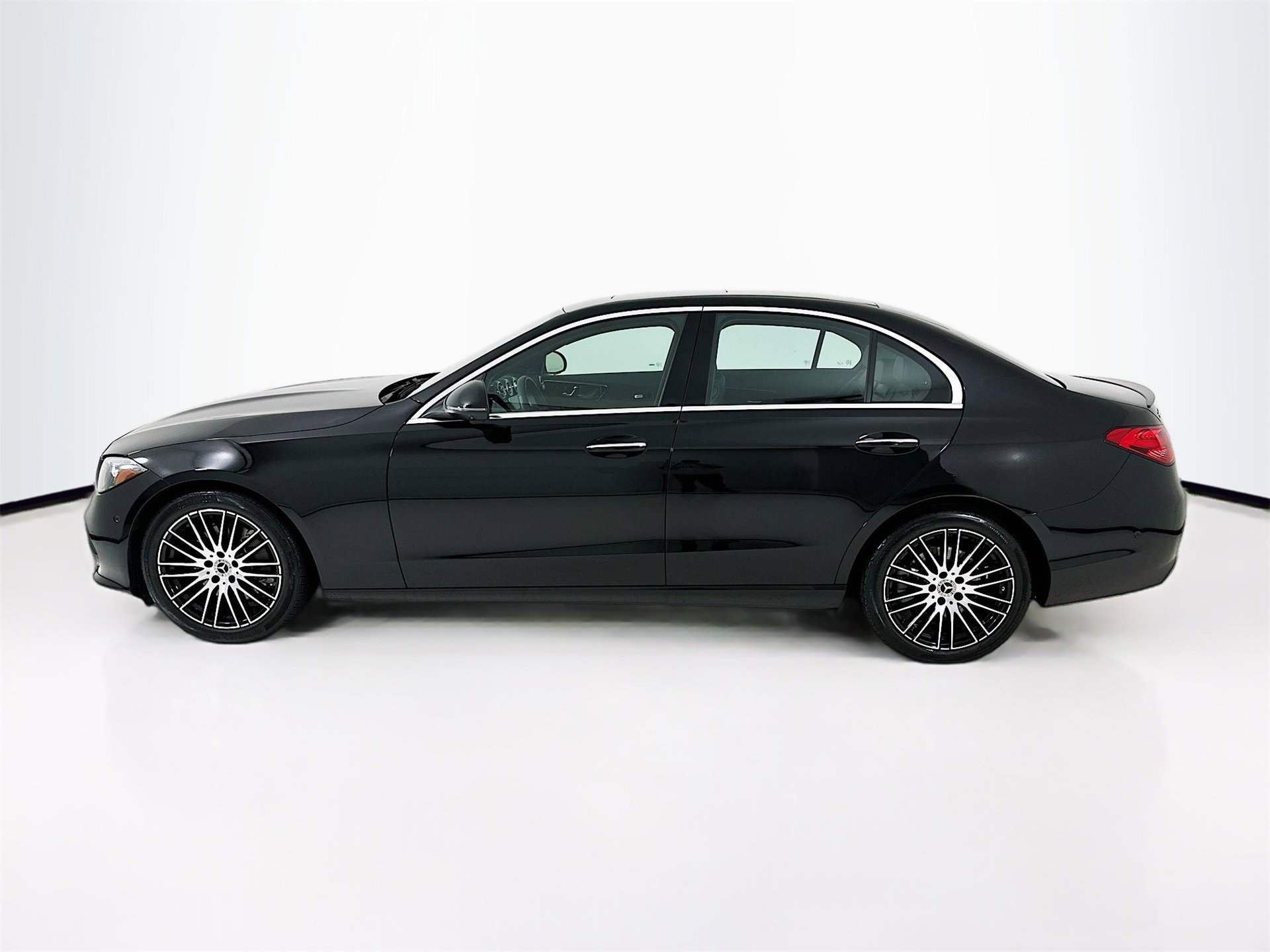 Used 2025 Mercedes-Benz C 300 4MATIC Sedan image 5