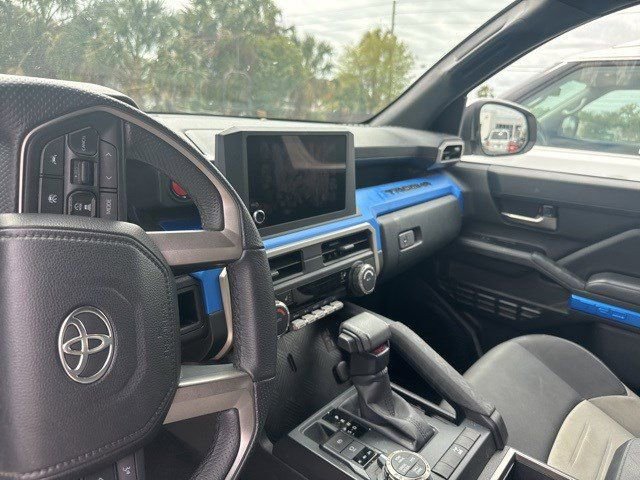 Certified 2025 Toyota Tacoma TRD Off-Road image 4