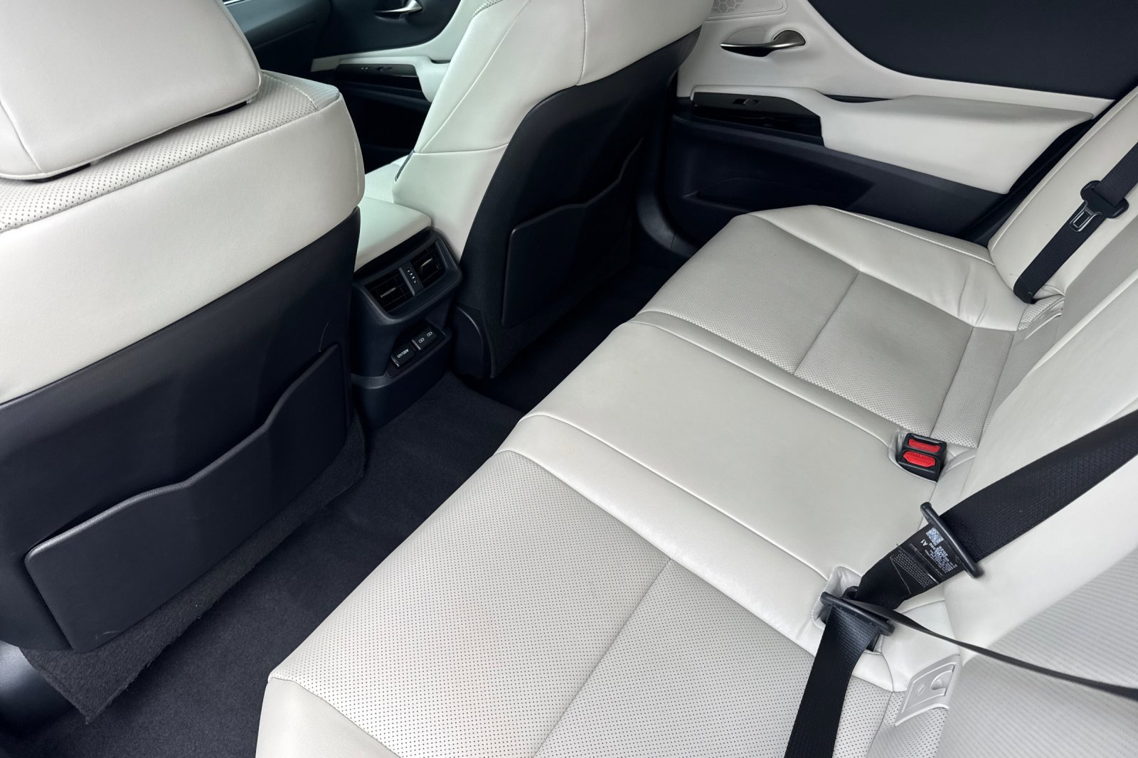 Used 2025 Lexus ES 300h w/ Premium Package FWD image 26