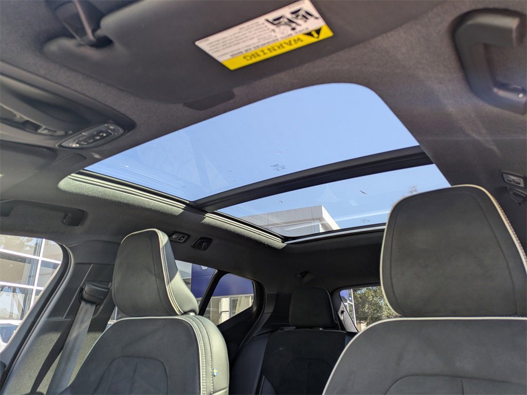 Used 2021 Volvo XC40 T5 R-Design w/ Climate Package image 22