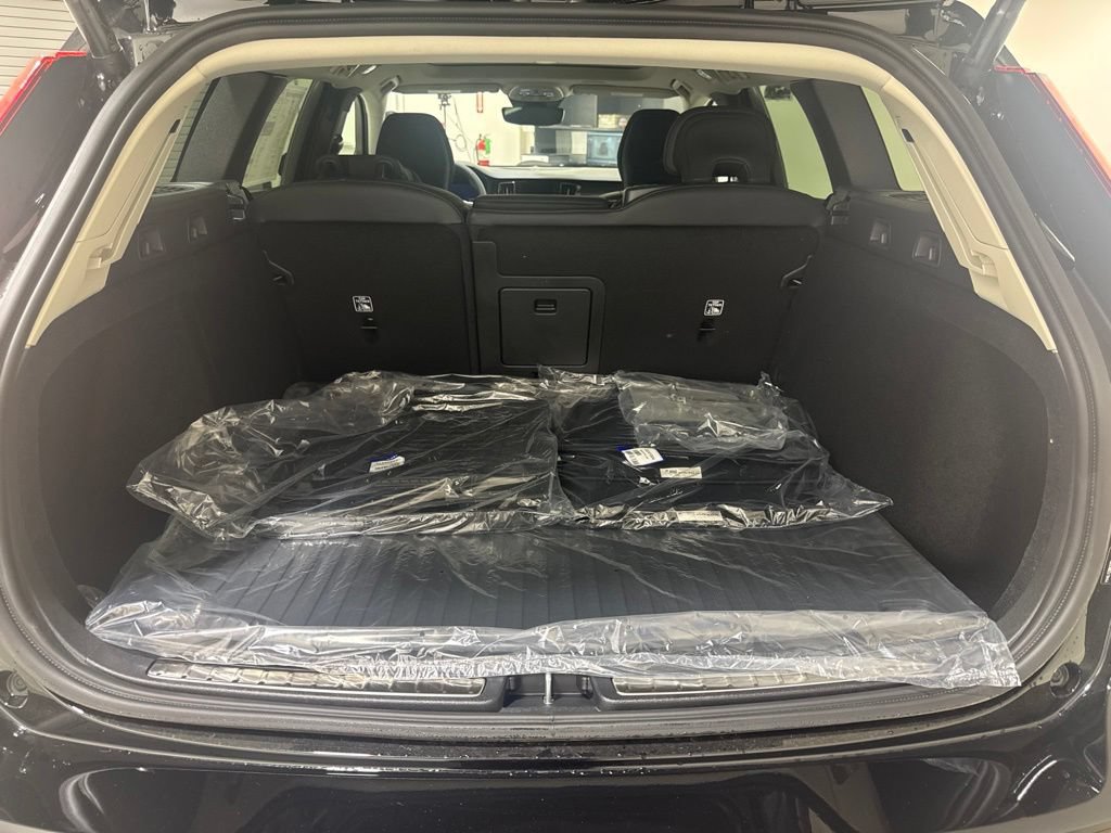 New 2026 Volvo V60 B5 Cross Country Plus w/ Climate Package AWD/4WD image 29
