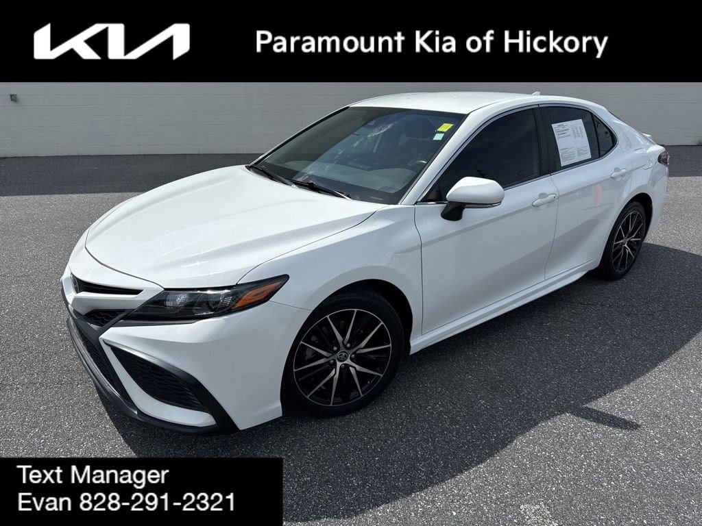 Used 2023 Toyota Camry SE AWD/4WD image 1