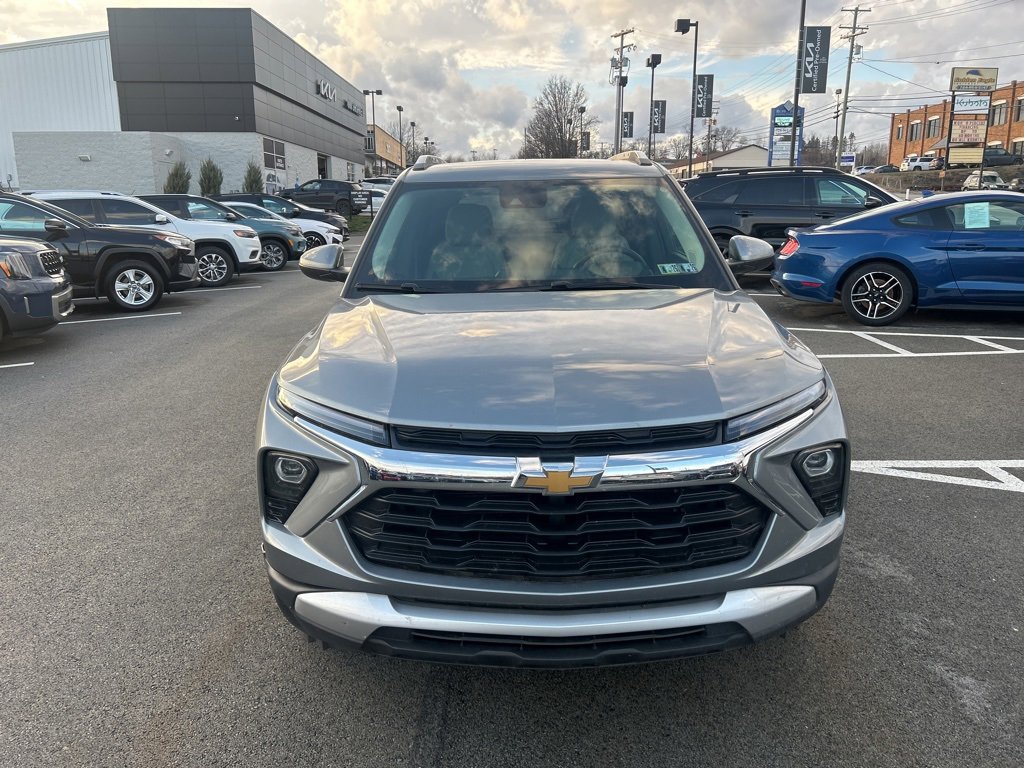 Used 2024 Chevrolet TrailBlazer LT w/ Driver Confidence Package image 2