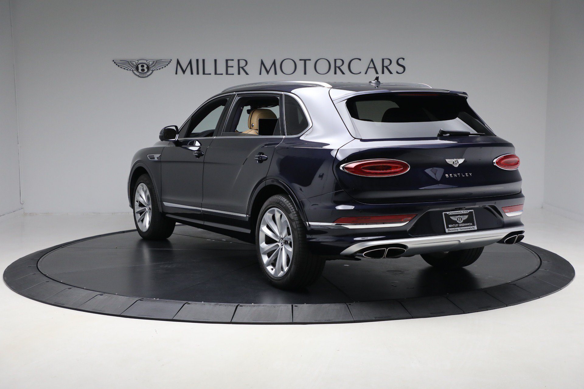 Certified 2024 Bentley Bentayga Extended Wheelbase AWD/4WD image 4