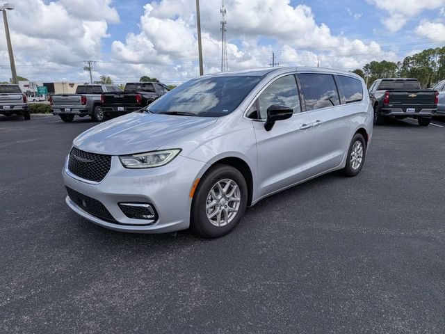 Used 2026 Chrysler Pacifica Select FWD image 7