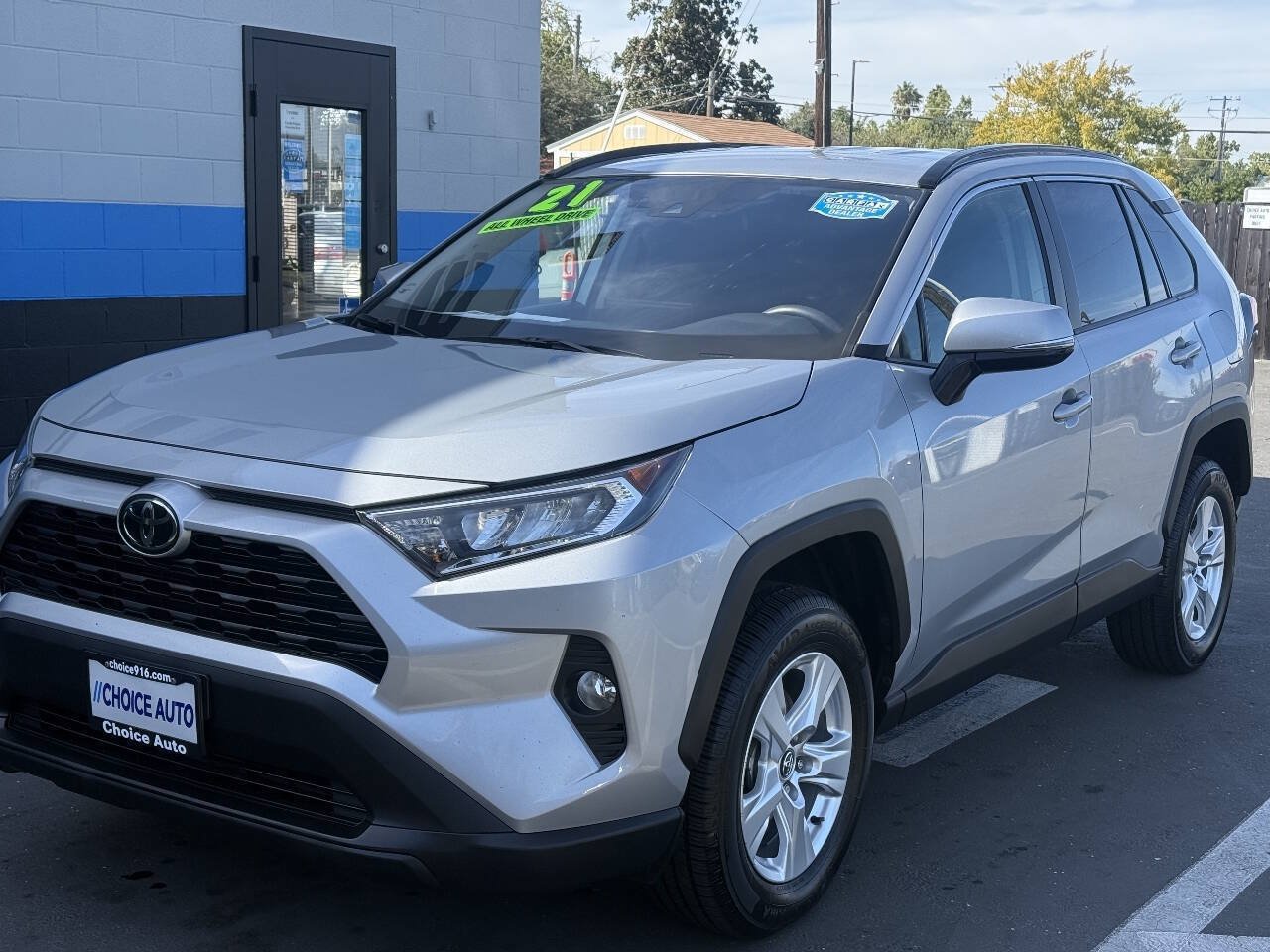 Used 2021 Toyota RAV4 XLE w/ XLE Grade Weather Package AWD/4WD image 3