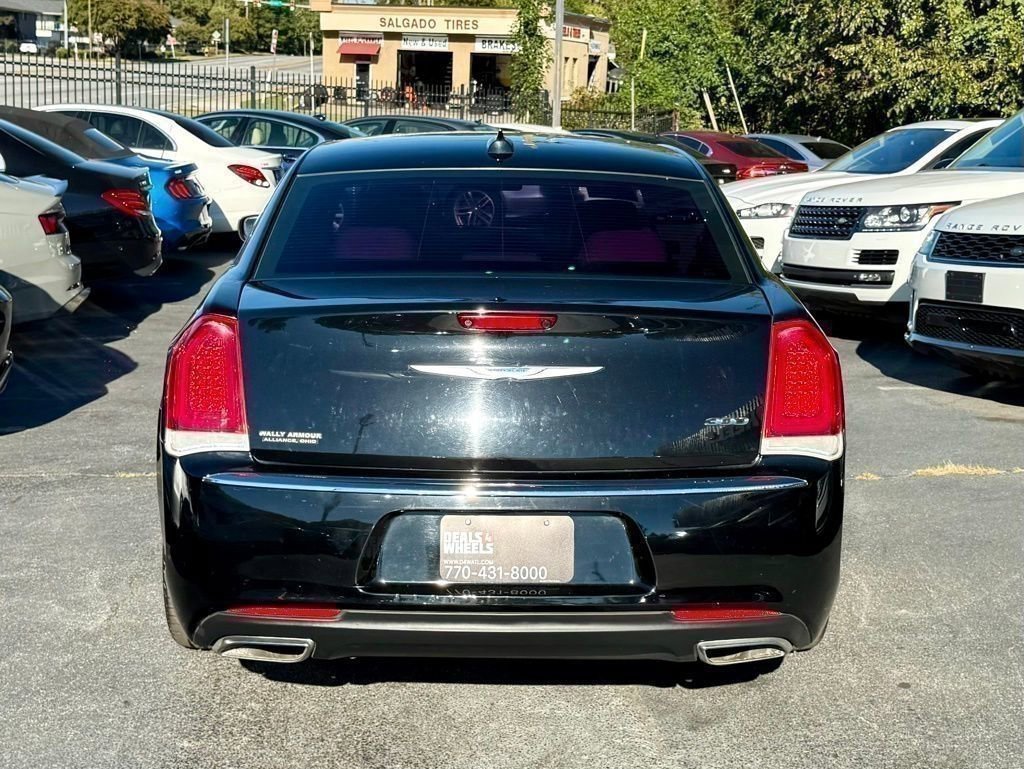 Used 2018 Chrysler 300 Limited image 8