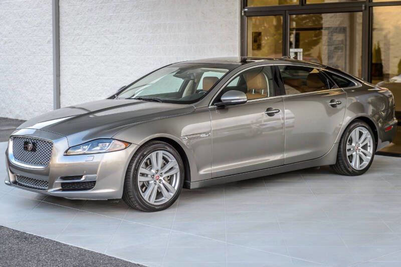 Used 2017 Jaguar XJ R-Sport image 3