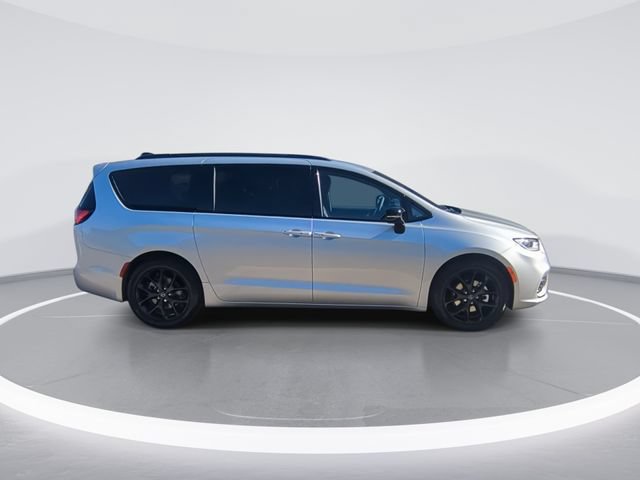 New 2026 Chrysler Pacifica Select w/ S Appearance Package FWD image 9