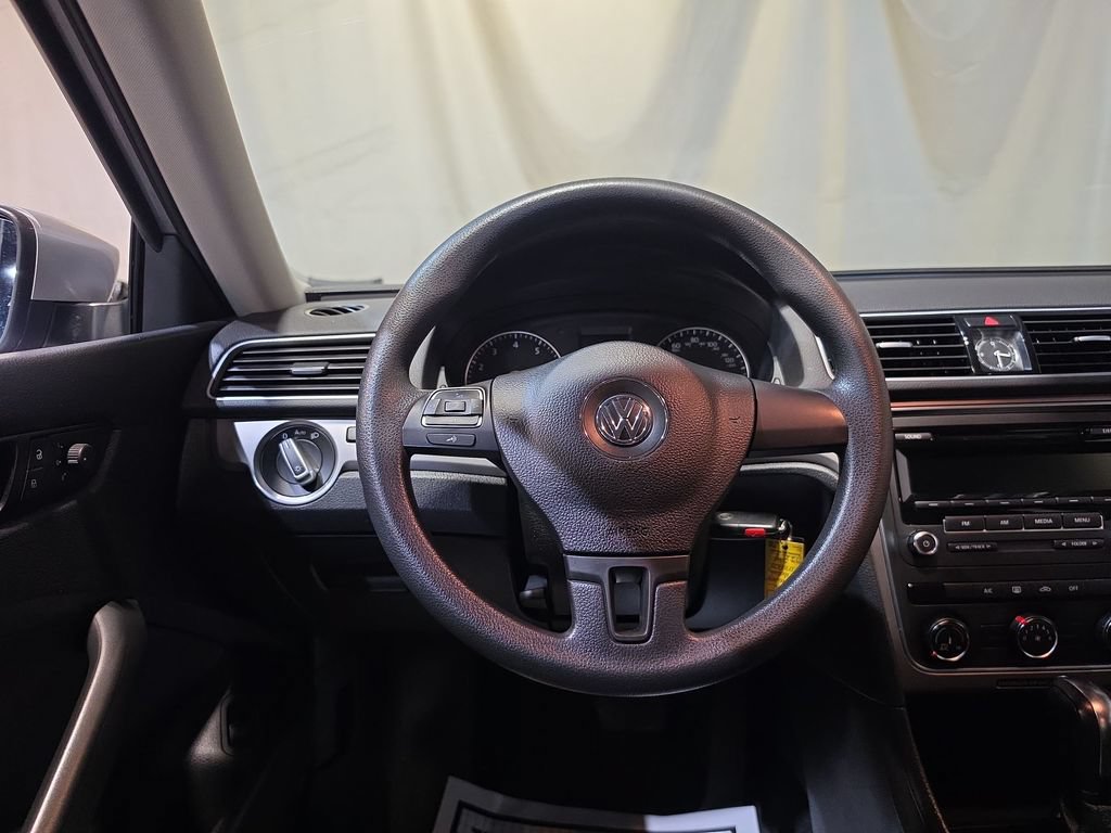 Used 2014 Volkswagen Passat 1.8T S FWD image 11