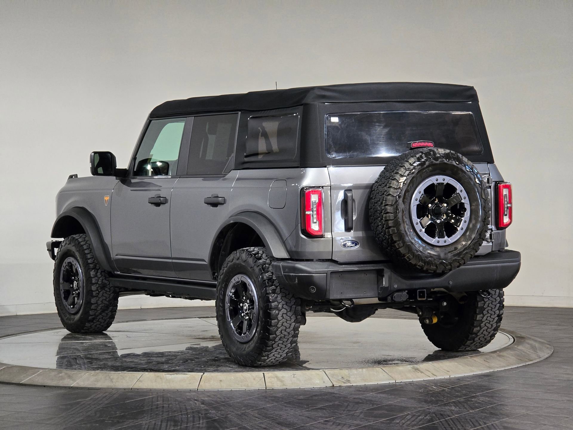 Used 2021 Ford Bronco Badlands image 8