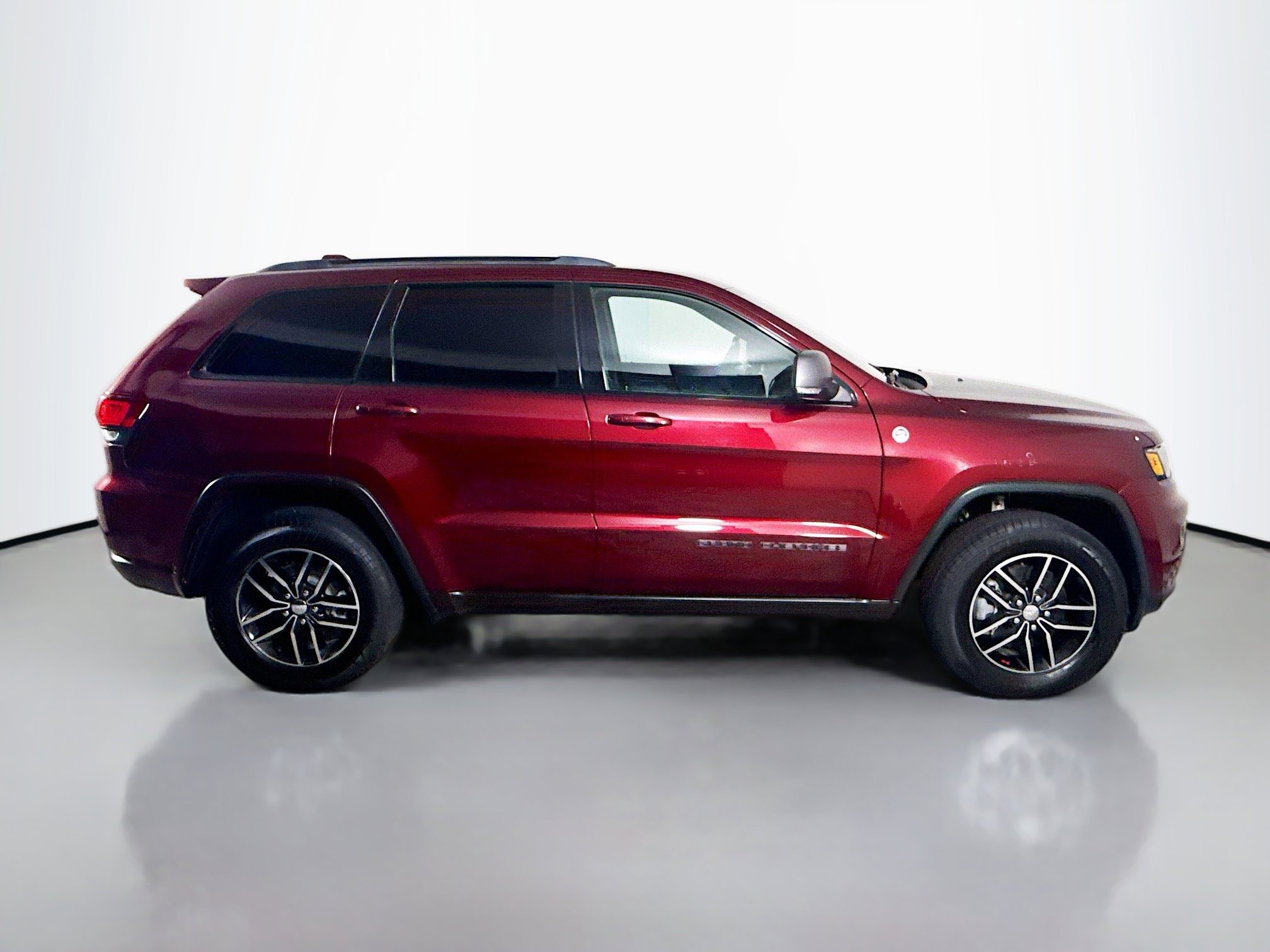 Used 2018 Jeep Grand Cherokee Trailhawk w/ Trailhawk Luxury Group image 11