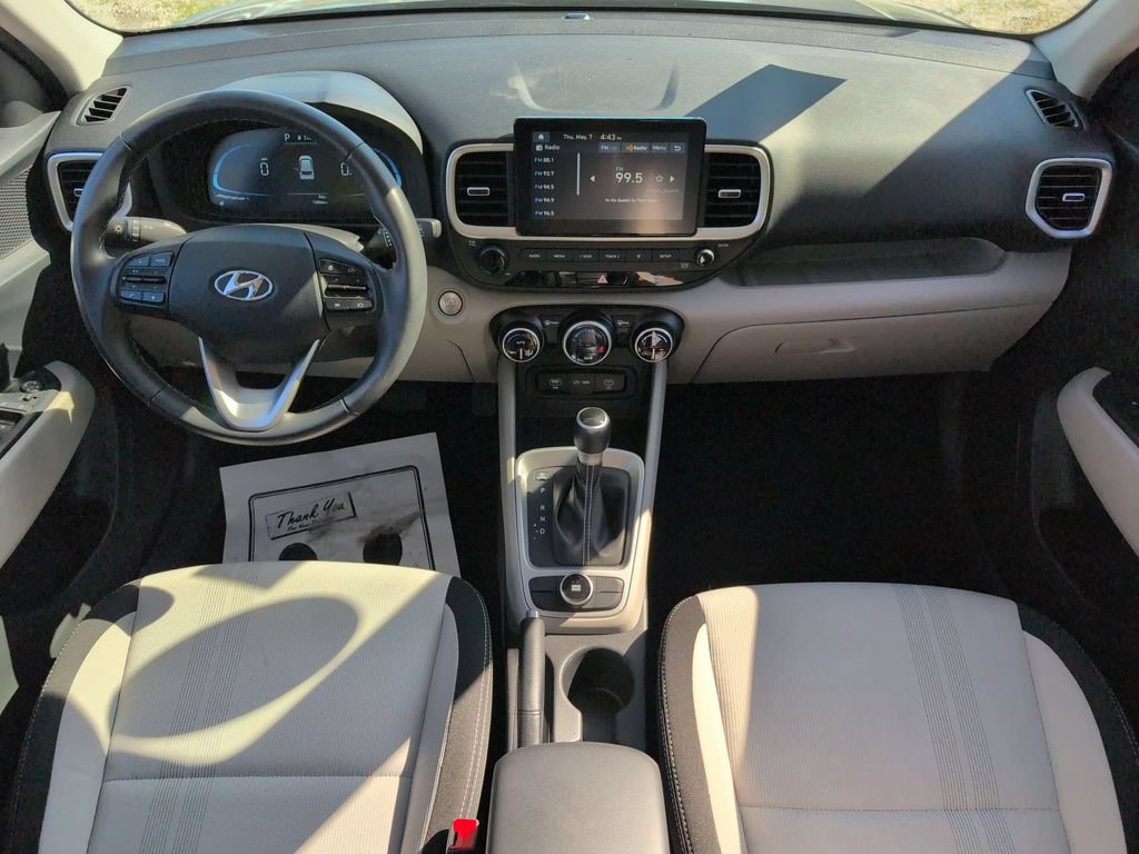 Used 2025 Hyundai Venue SEL FWD image 25