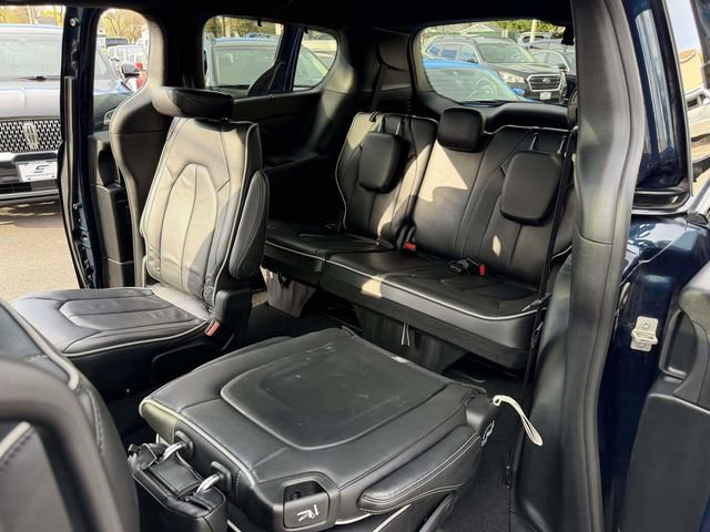 Used 2025 Chrysler Pacifica Limited FWD image 22
