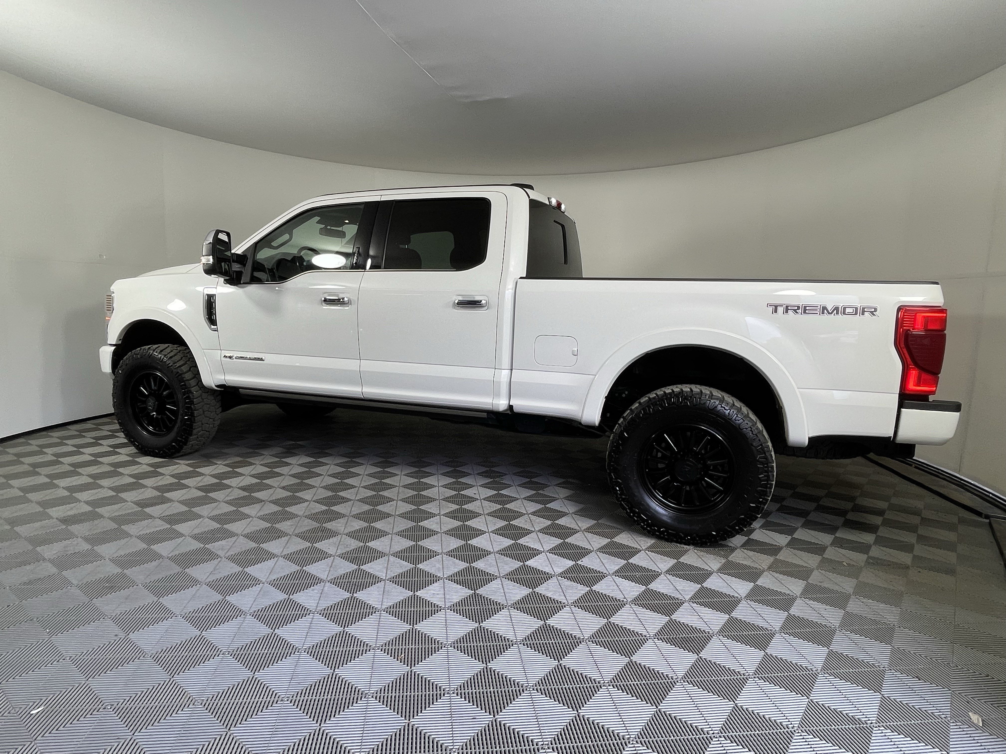 Used 2022 Ford F350 Platinum w/ Tremor Off-Road Package AWD/4WD image 2