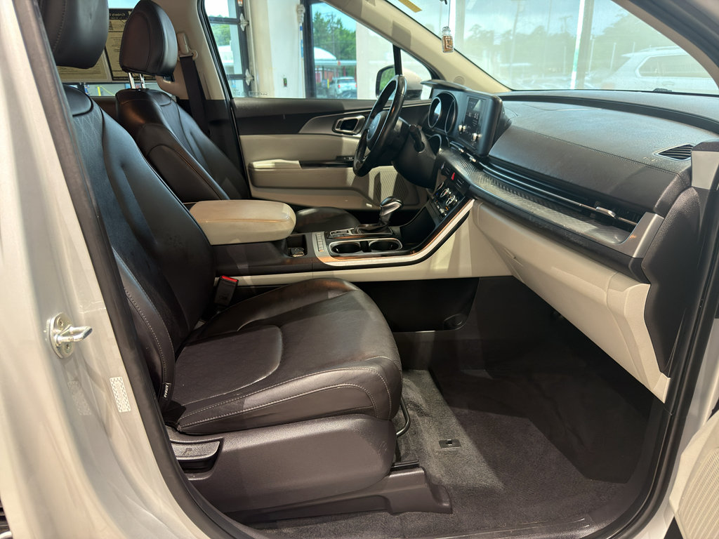 Used 2023 Kia Carnival LX FWD image 22