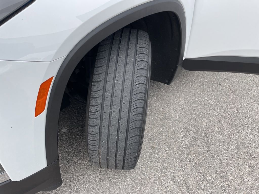 Used 2023 Chevrolet Traverse LT image 59