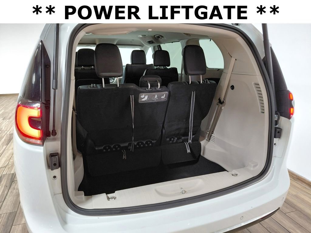 Certified 2021 Chrysler Pacifica Touring-L image 19