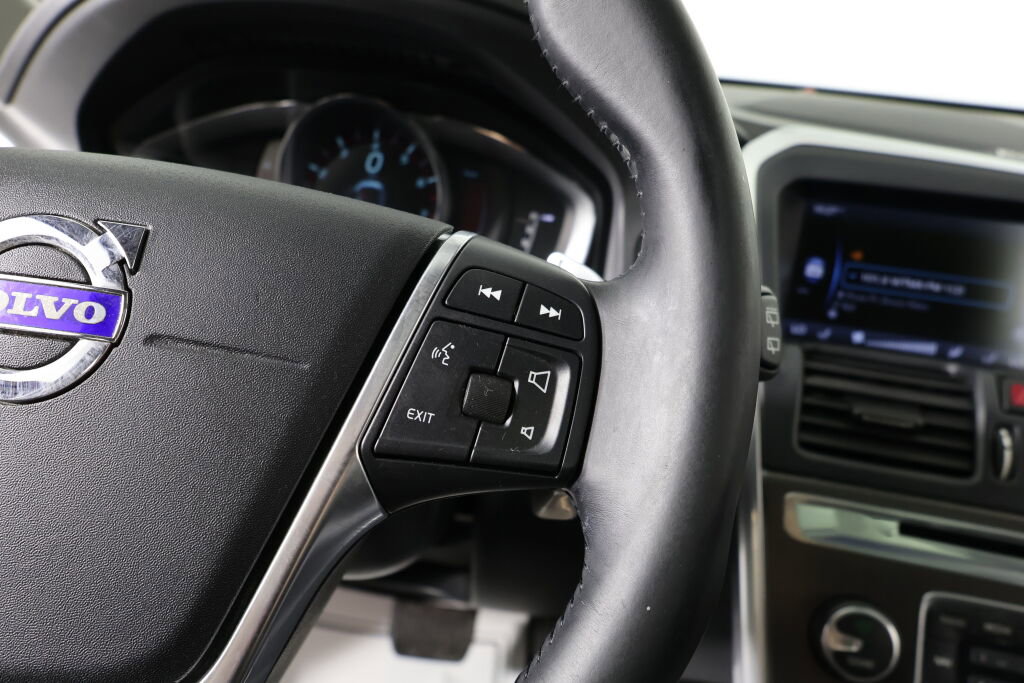 Used 2015 Volvo XC60 T6 Platinum AWD/4WD image 35