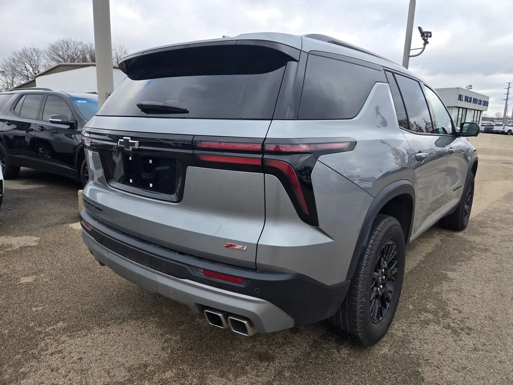 Used 2025 Chevrolet Traverse Z71 image 5