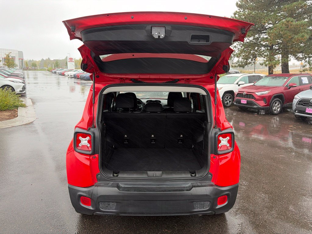 Used 2020 Jeep Renegade Latitude FWD image 17