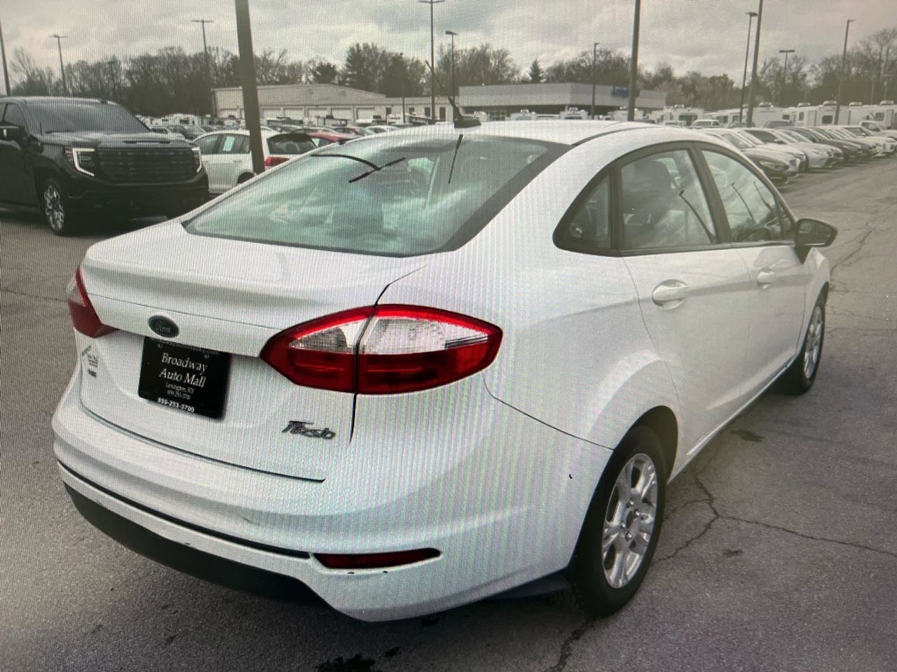 Used 2015 Ford Fiesta SE FWD image 5