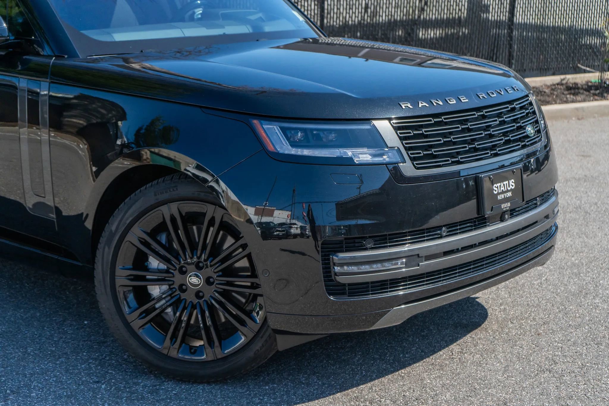 Used 2023 Land Rover Range Rover Long Wheelbase SE AWD/4WD image 11