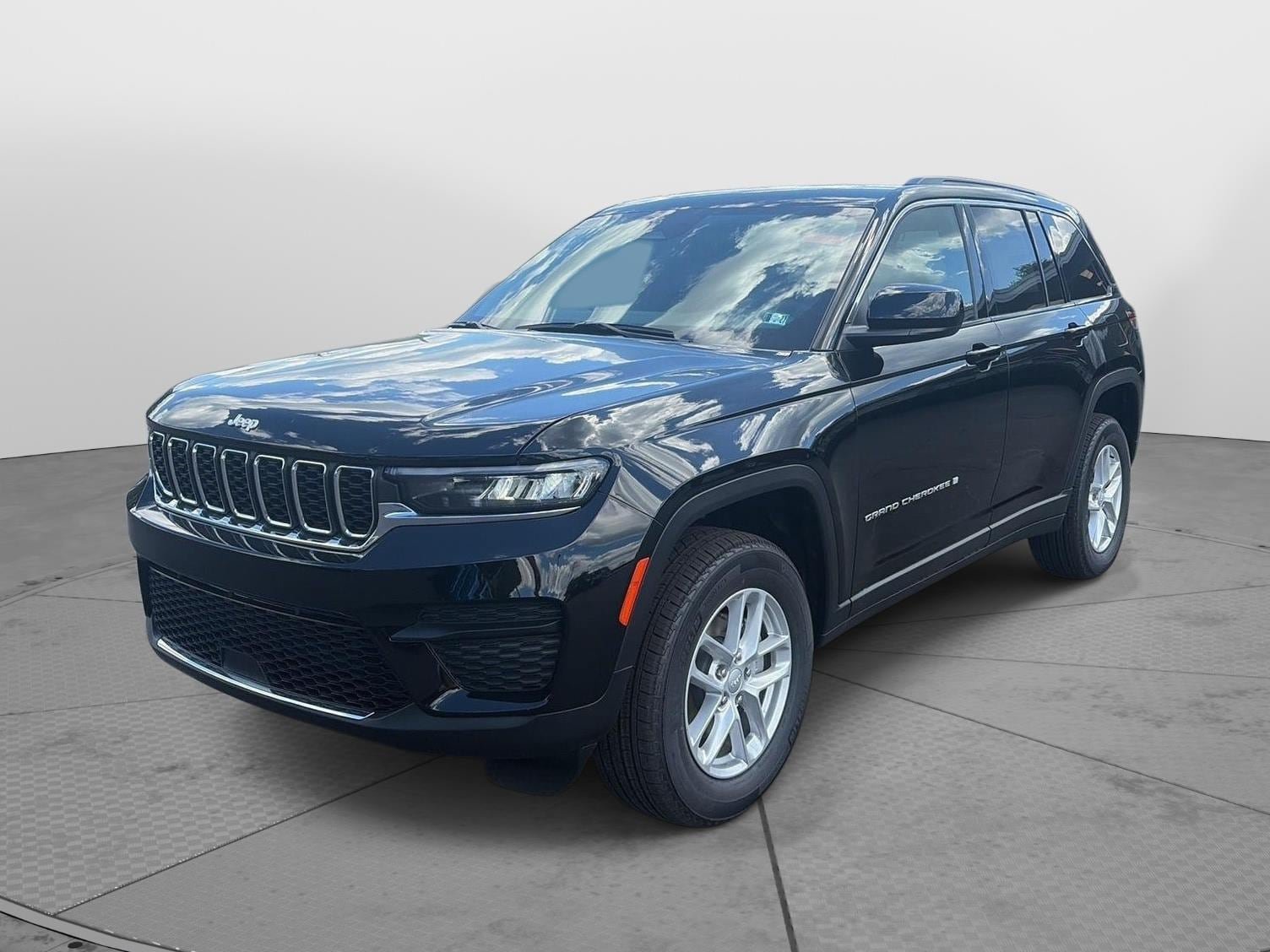 New 2026 Jeep Grand Cherokee Laredo X AWD/4WD image 1
