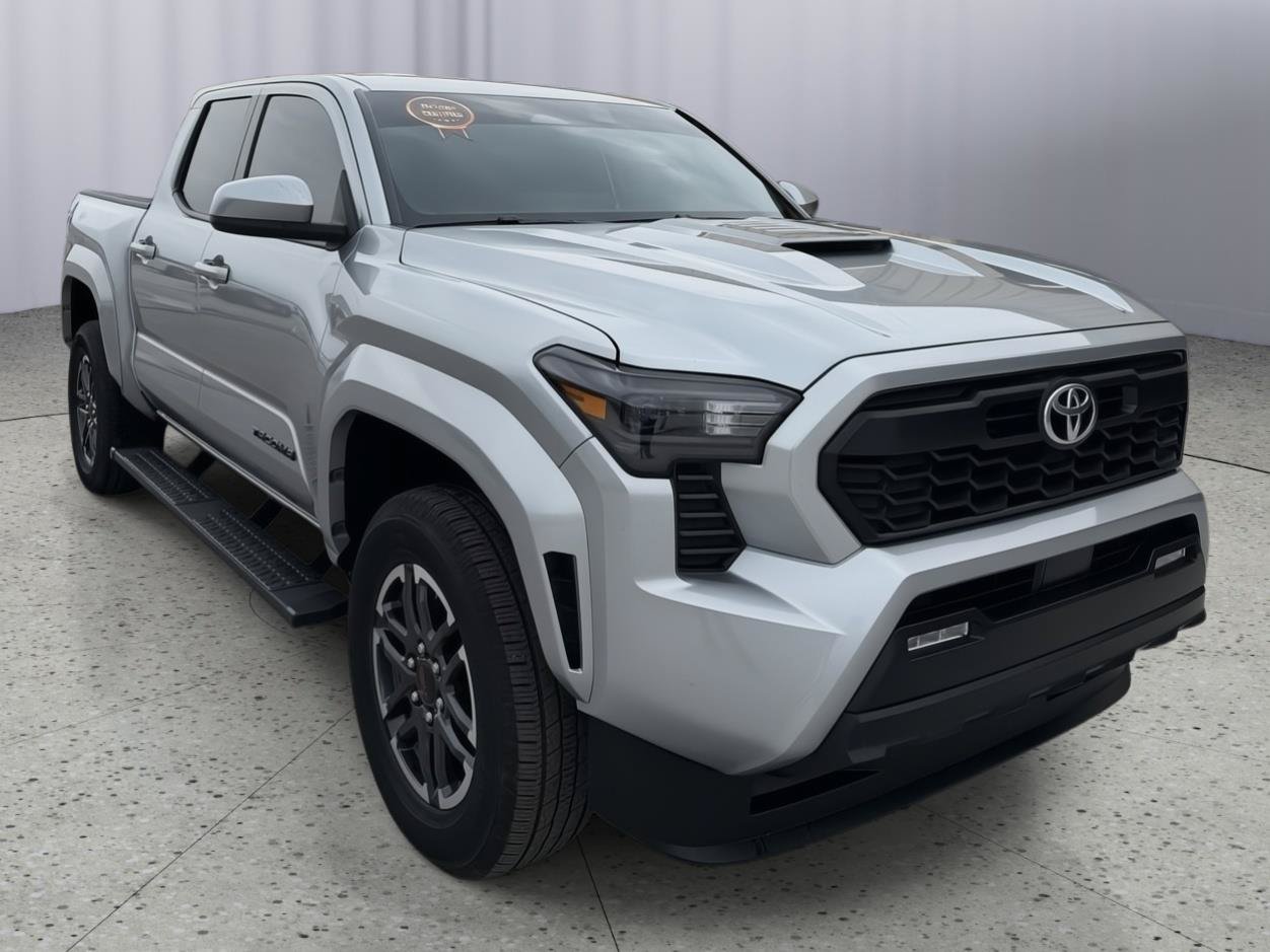 Used 2025 Toyota Tacoma TRD Sport AWD/4WD image 7