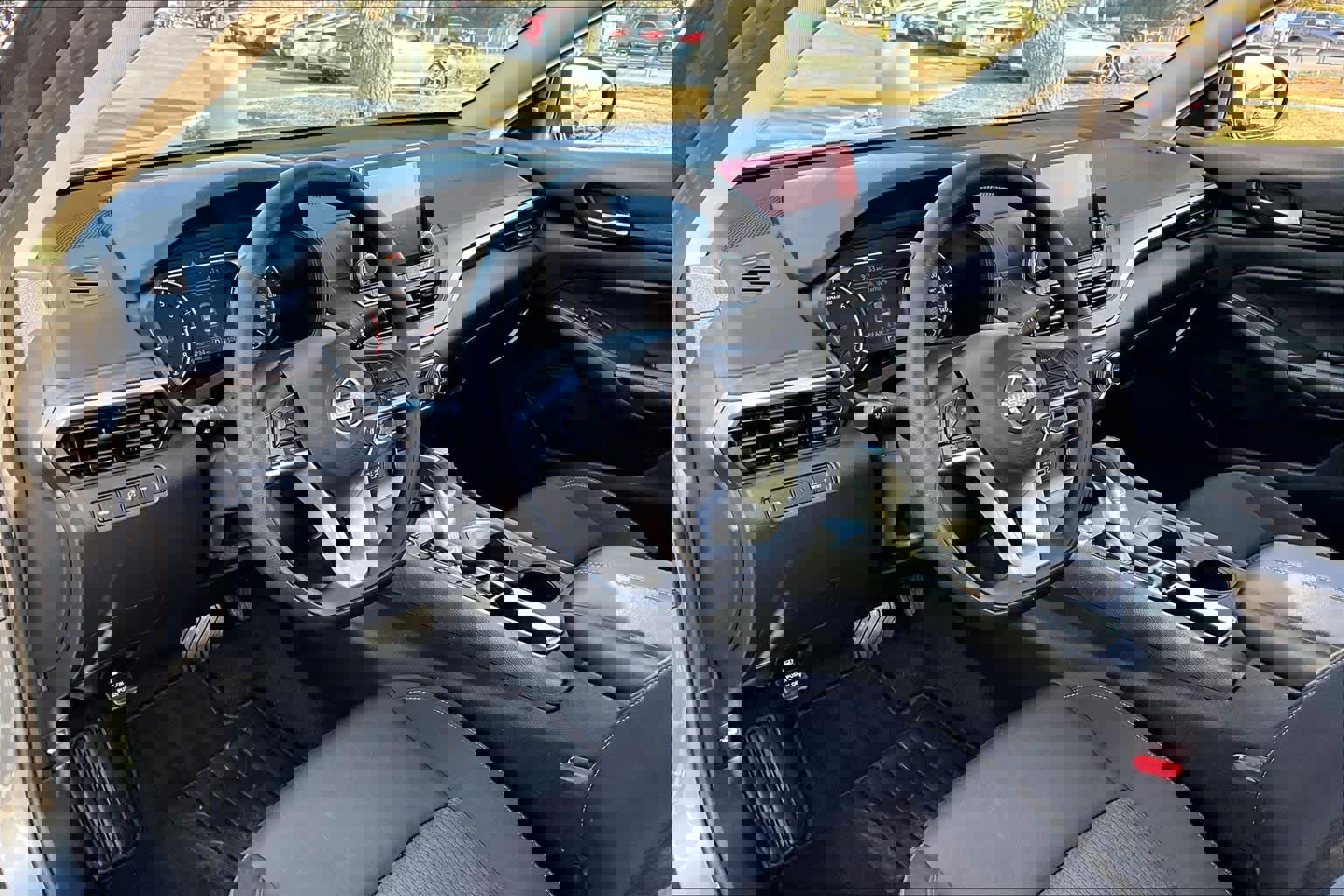 Used 2025 Nissan Altima 2.5 SV image 18