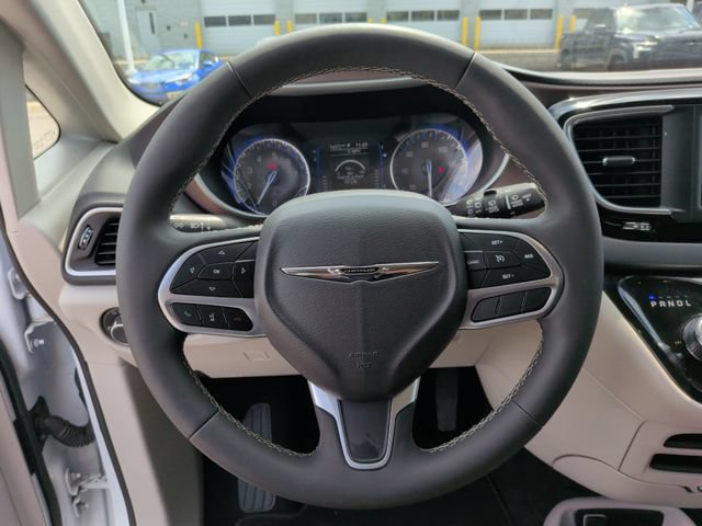 Used 2024 Chrysler Voyager LX FWD image 13