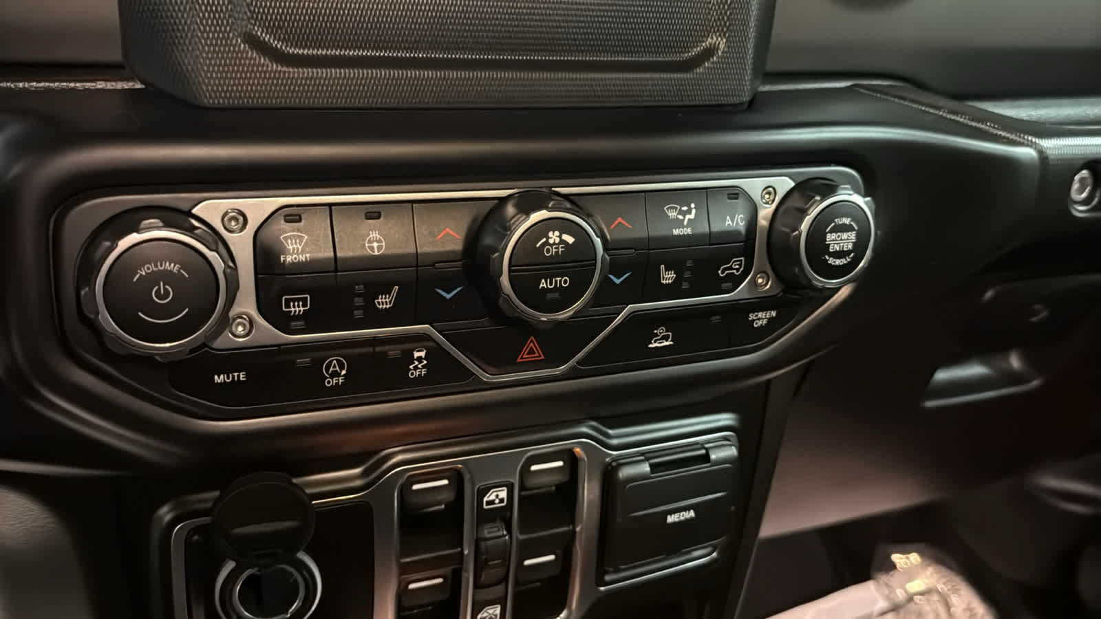 Used 2022 Jeep Wrangler Unlimited Sport AWD/4WD image 19