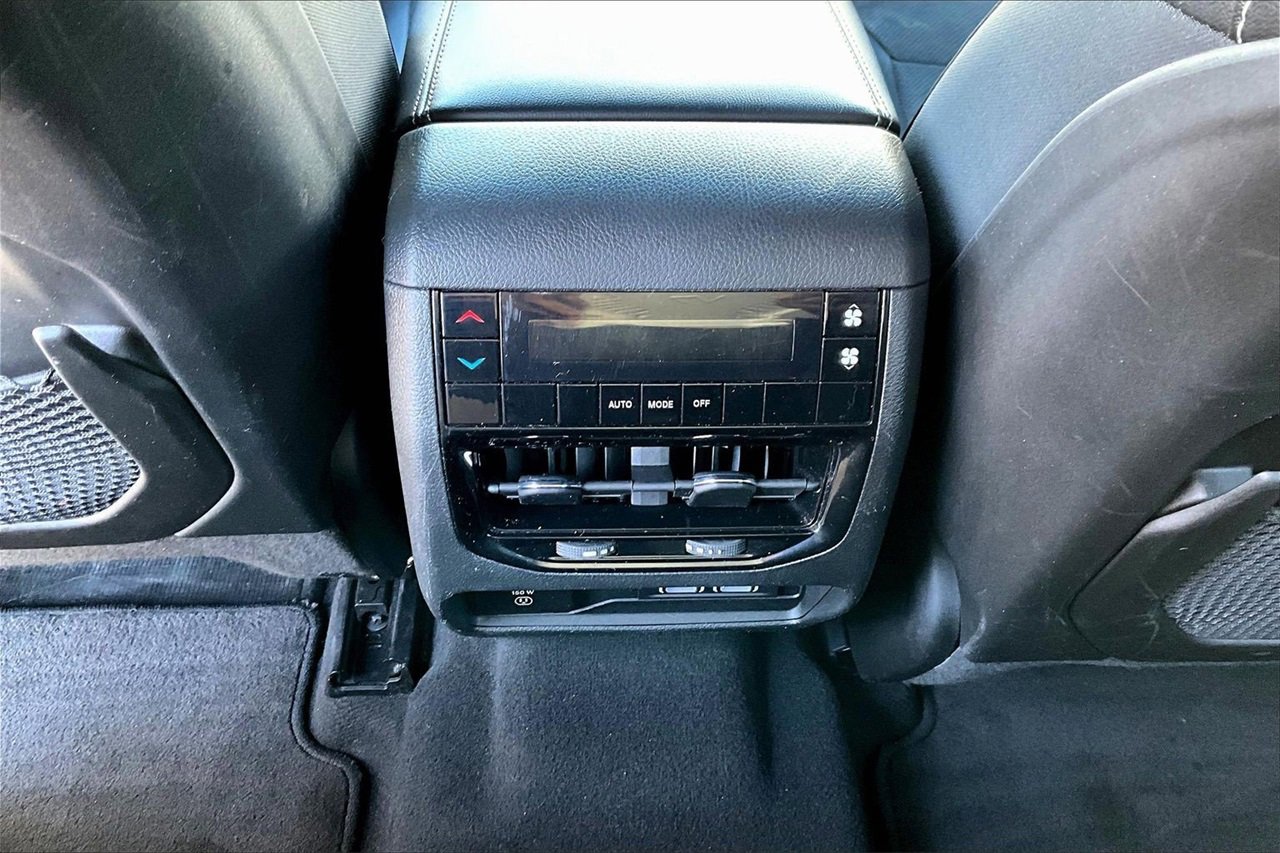 Used 2023 Jeep Grand Cherokee L Laredo image 14