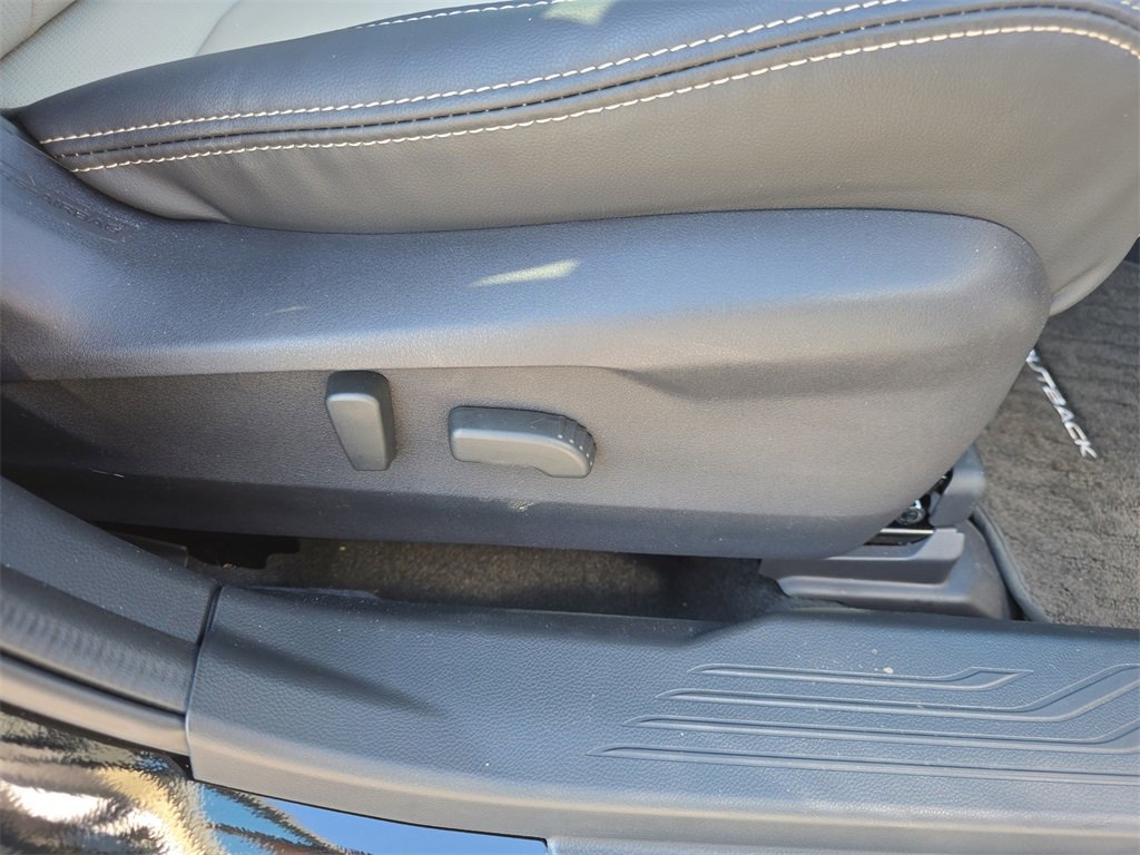 Certified 2025 Subaru Outback Limited image 40